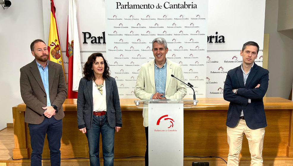 Pablo Zuloaga rueda de prensa Parlamento
